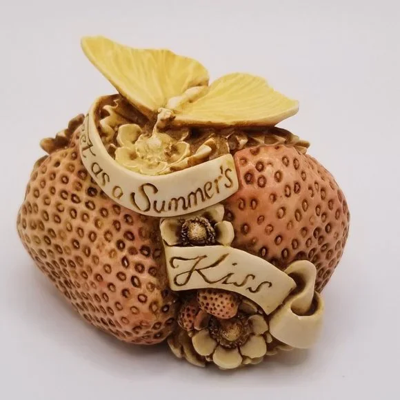 Harmony Kingdom Sweet As A Summer Kiss Strawberries Strawberry Figurine England - Picture 6 of 12